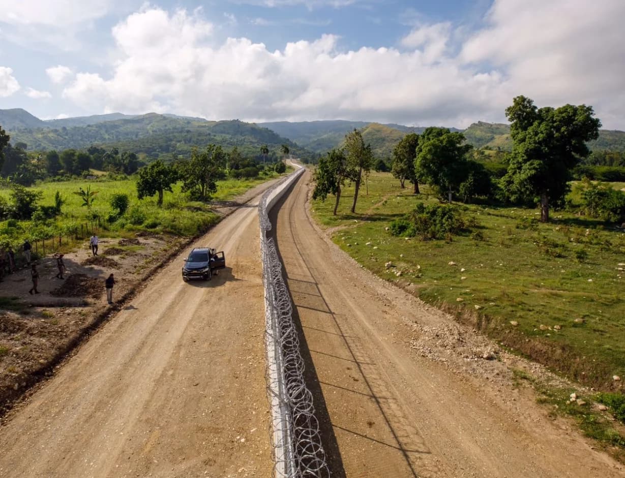 Verja fronteriza supera los 60 kilómetros construidos y extiende sus trabajos en Jimaní