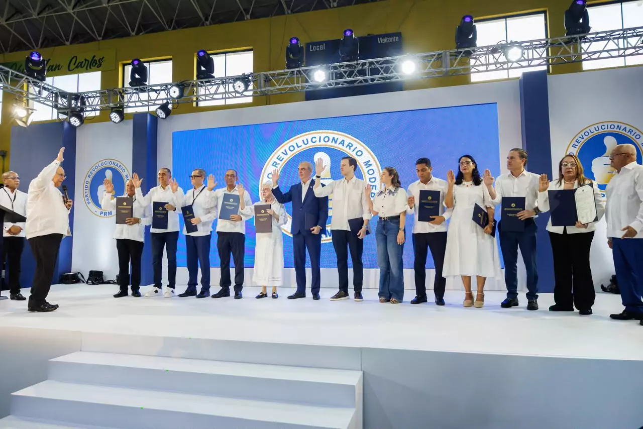 Abinader asume presidencia del PRM y promete competencia sin división ni ventajas