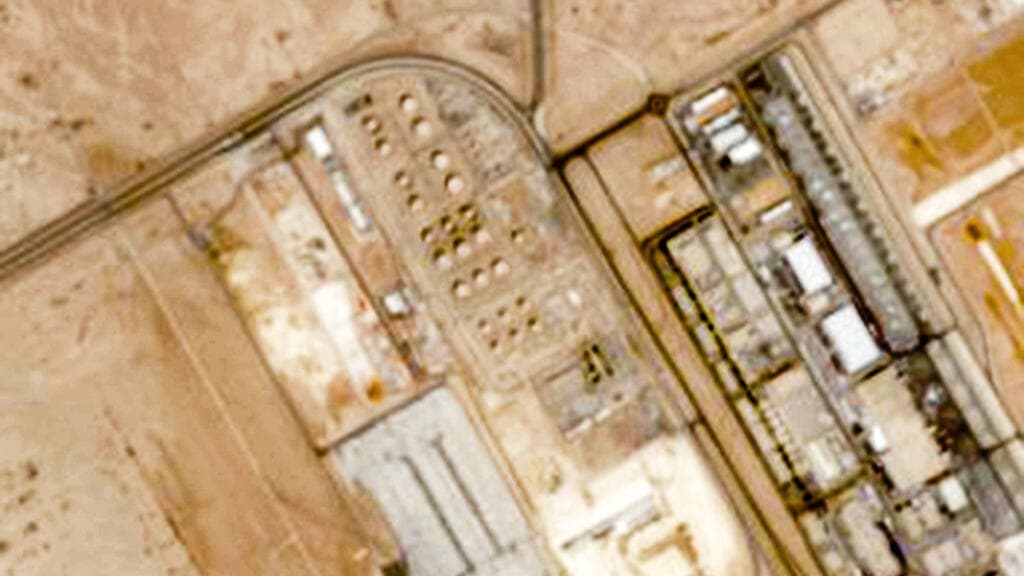 Hutíes sostienen asedio a Yanbu, mientras Macron anuncia envío de medios militares para proteger el Mar Rojo