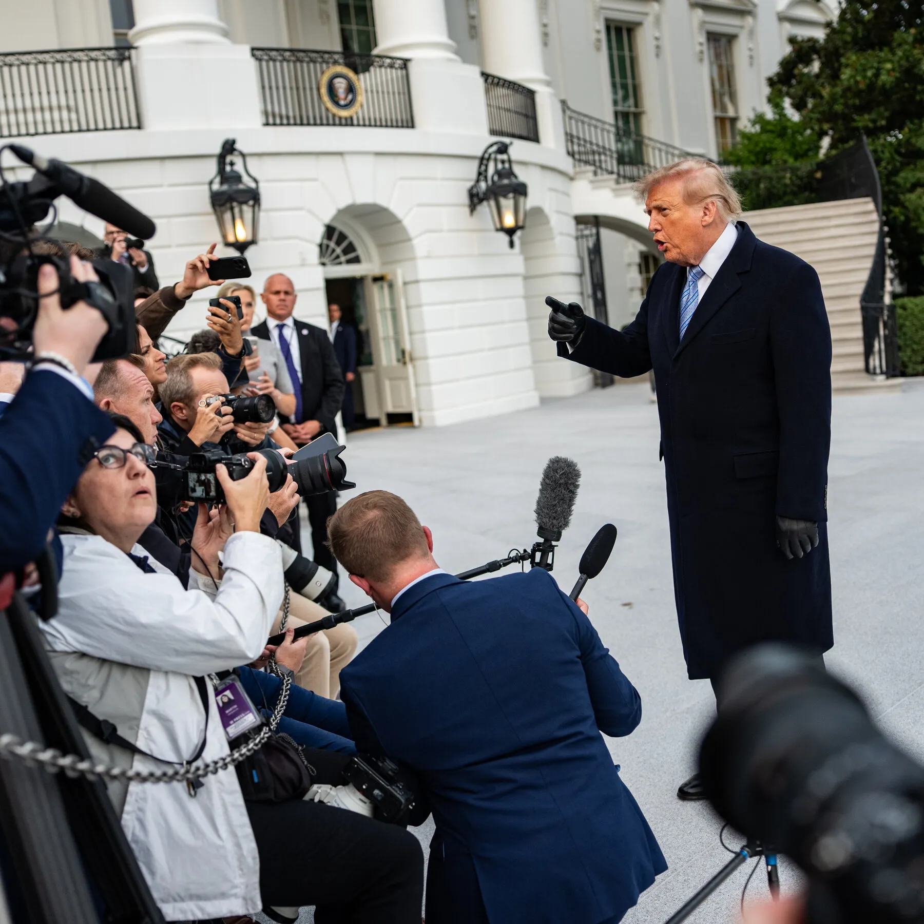 Trump’s Standoff With White House Reporters, and the Rise and Fall of ‘Pervert Glasses’