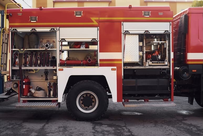 BOMBEROS RESPONDEN A UN INCENDIO EN UNA VIVIENDA AL NORTE DE MINNEAPOLIS