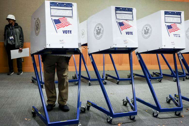 CASI LA MITAD DE VOTANTES EN EEUU SUSPENDE EN UN SONDEO A TRUMP DE CARA A LAS LEGISLATIVAS