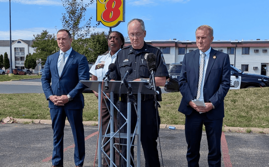 OPERATIVO EN CUATRO HOTELES DE BROOKLYN CENTER DEJA 23 DETENIDOS POR INVESTIGACIÓN DE TRÁFICO SEXUAL, DROGAS Y ARMAS