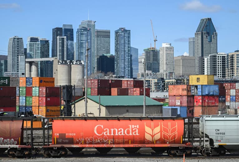LA MAYORÍA DE ESTADOUNIDENSES Y CANADIENSES CREEN QUE TRUMP SE EQUIVOCÓ CON LOS ARANCELES